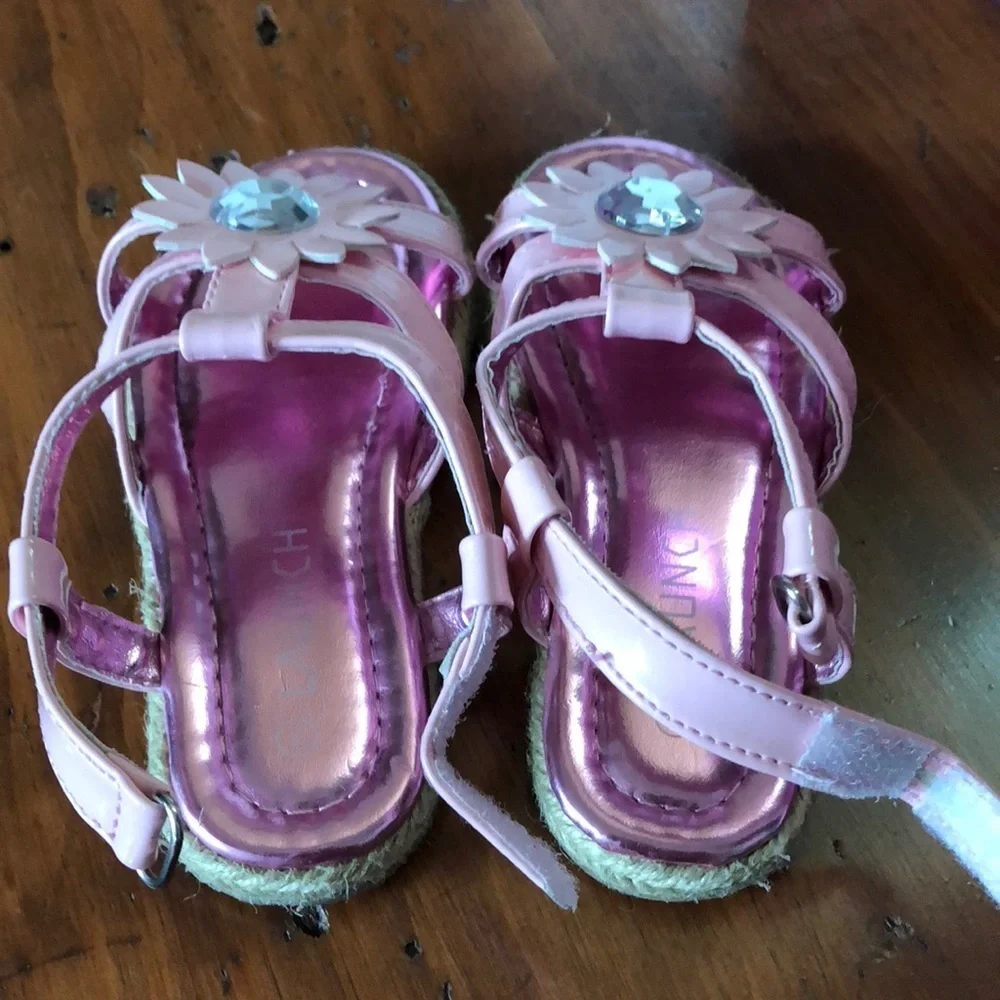 Metallic pink girls sandal